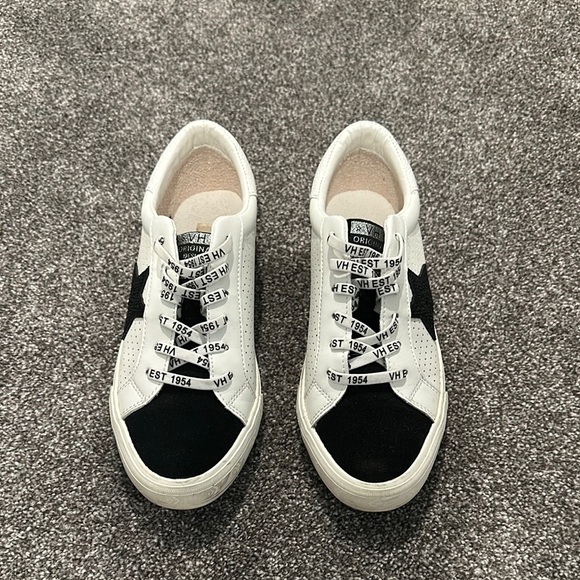 Vintage Havana black and white sneakers - Picture 1 of 2